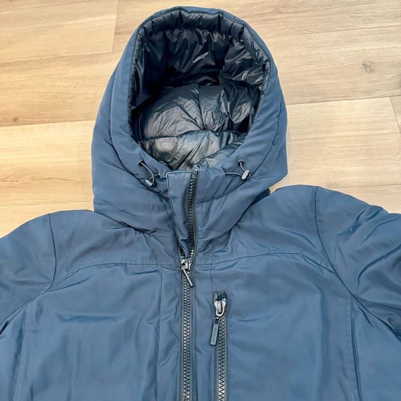 Bernardo Hooded Insulated Parka in Navy Blue - Women's size Medium - Picture 3 of 11